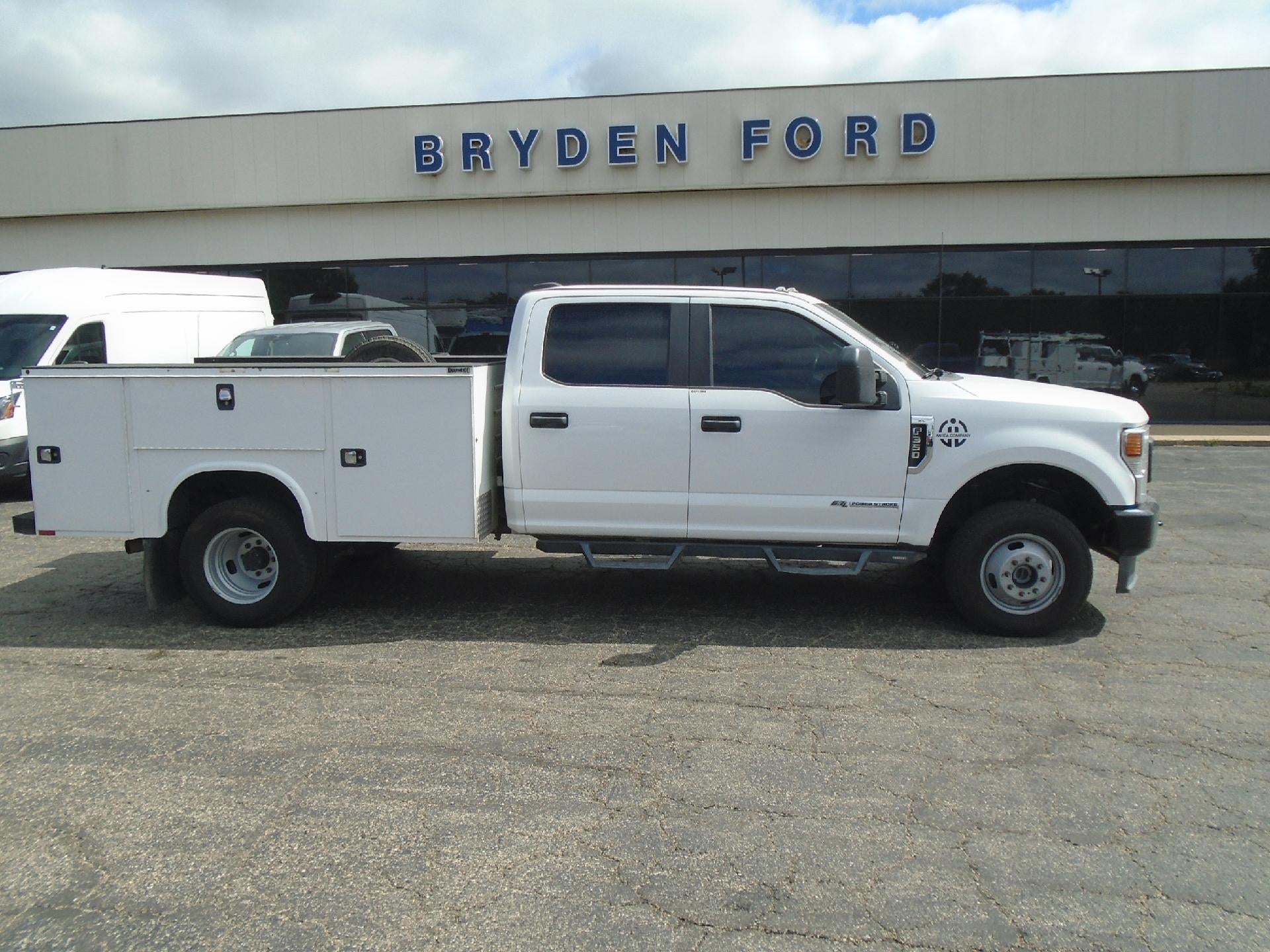2021 Ford Super Duty F-350 DRW XL 4WD Crew Cab 179" WB 60" CA