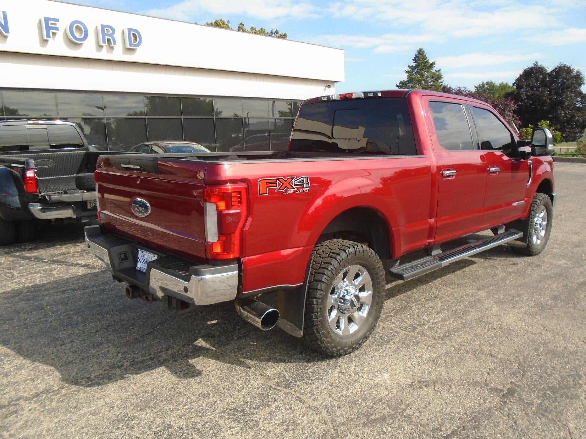 2019 Ford Super Duty F-350 SRW LARIAT 4WD Crew Cab 6.75' Box