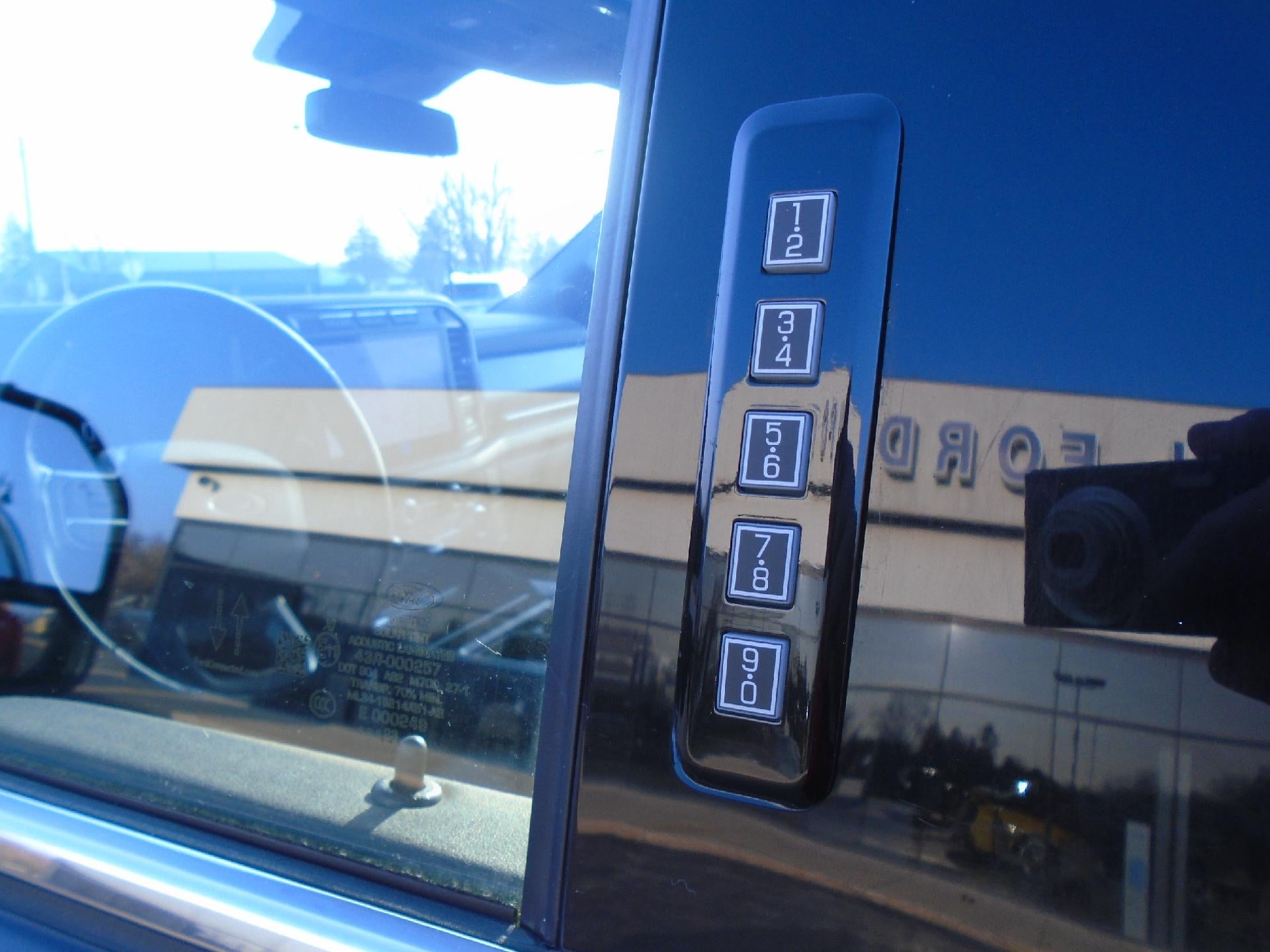 2023 Ford Super Duty F-350 SRW LARIAT 4WD Crew Cab 6.75' Box