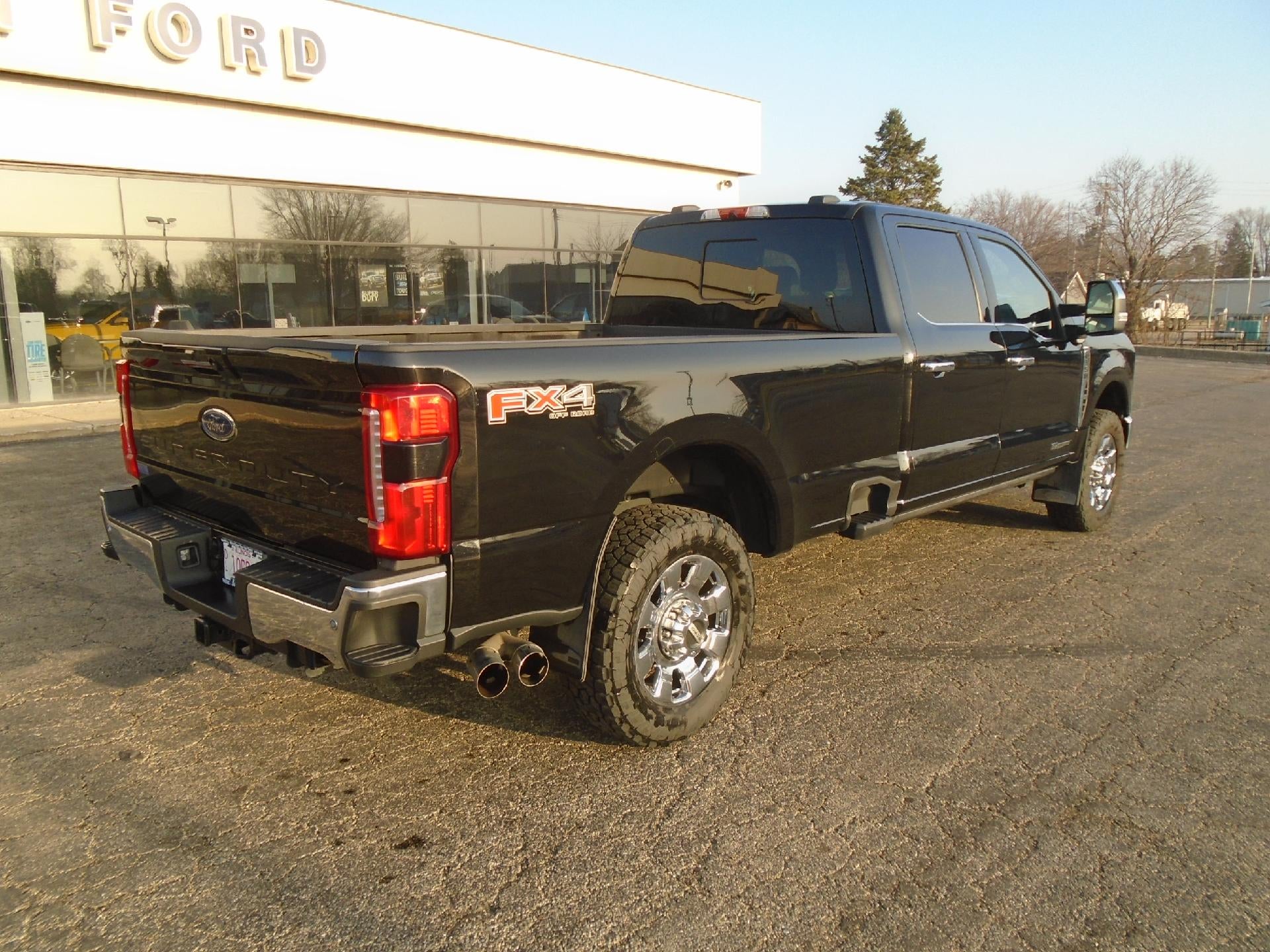 2023 Ford Super Duty F-350 SRW LARIAT 4WD Crew Cab 6.75' Box