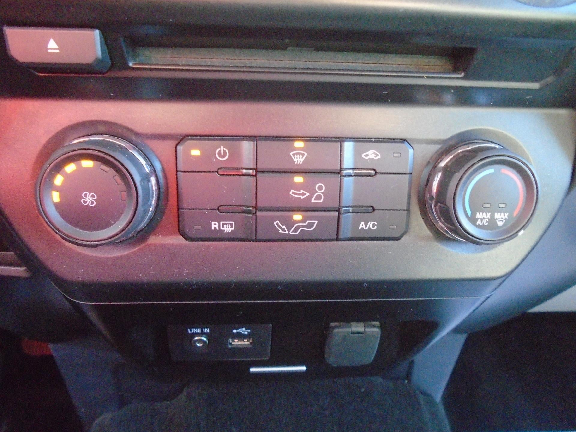 2015 Ford F-150 4WD SuperCrew 6-1/2 Ft Box XLT w/HD Payload Pkg