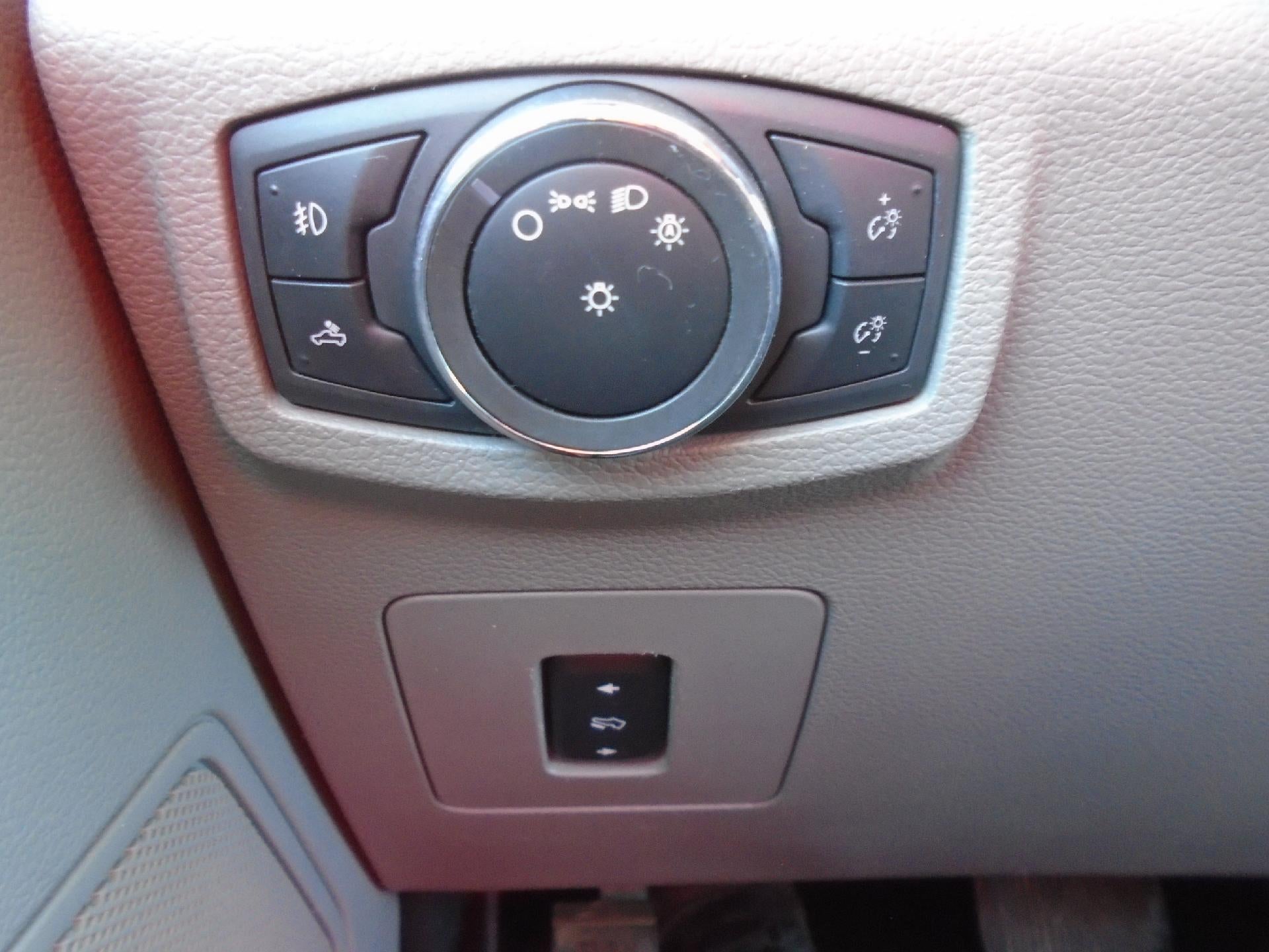 2015 Ford F-150 4WD SuperCrew 6-1/2 Ft Box XLT w/HD Payload Pkg