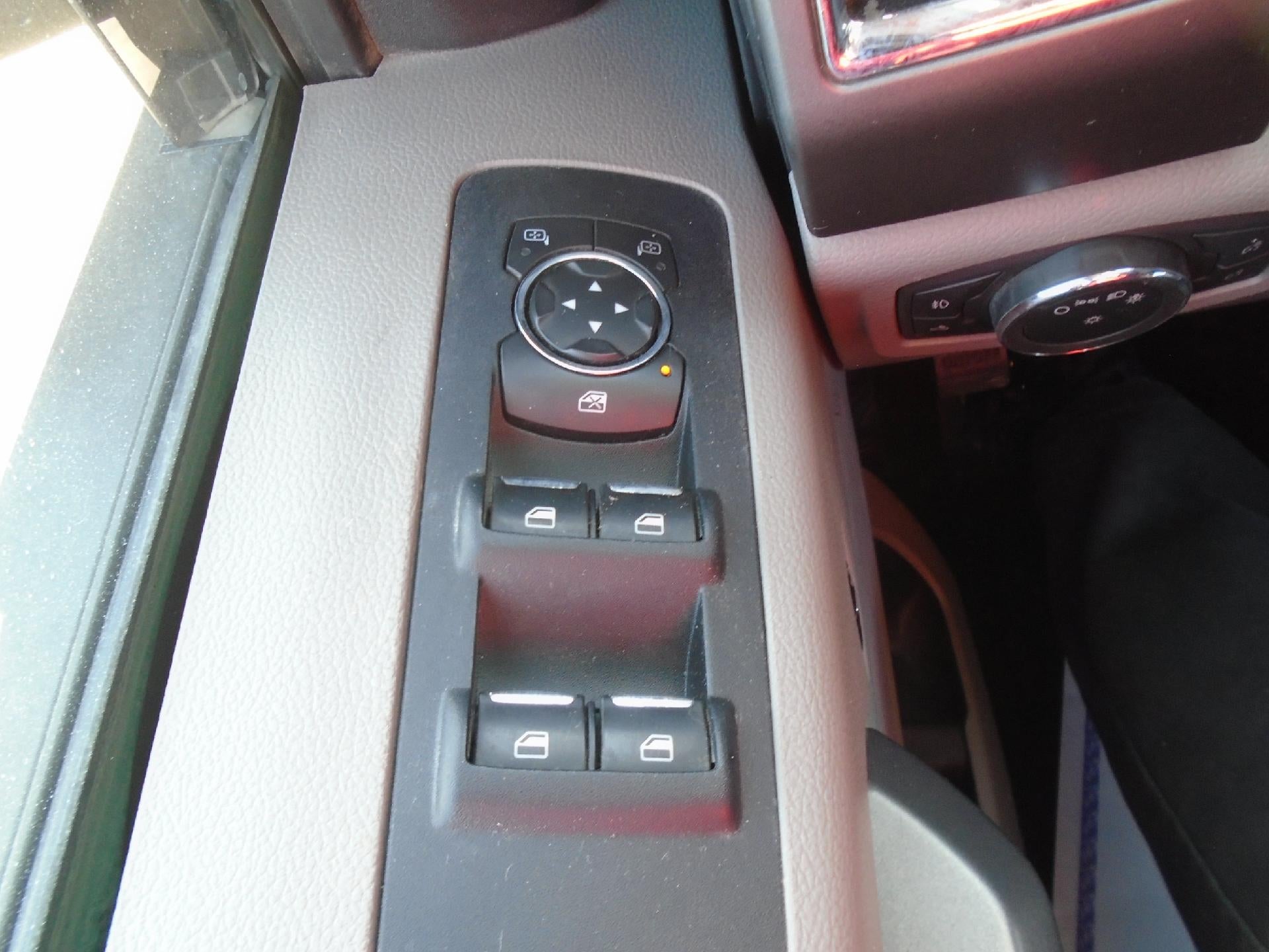 2015 Ford F-150 4WD SuperCrew 6-1/2 Ft Box XLT w/HD Payload Pkg