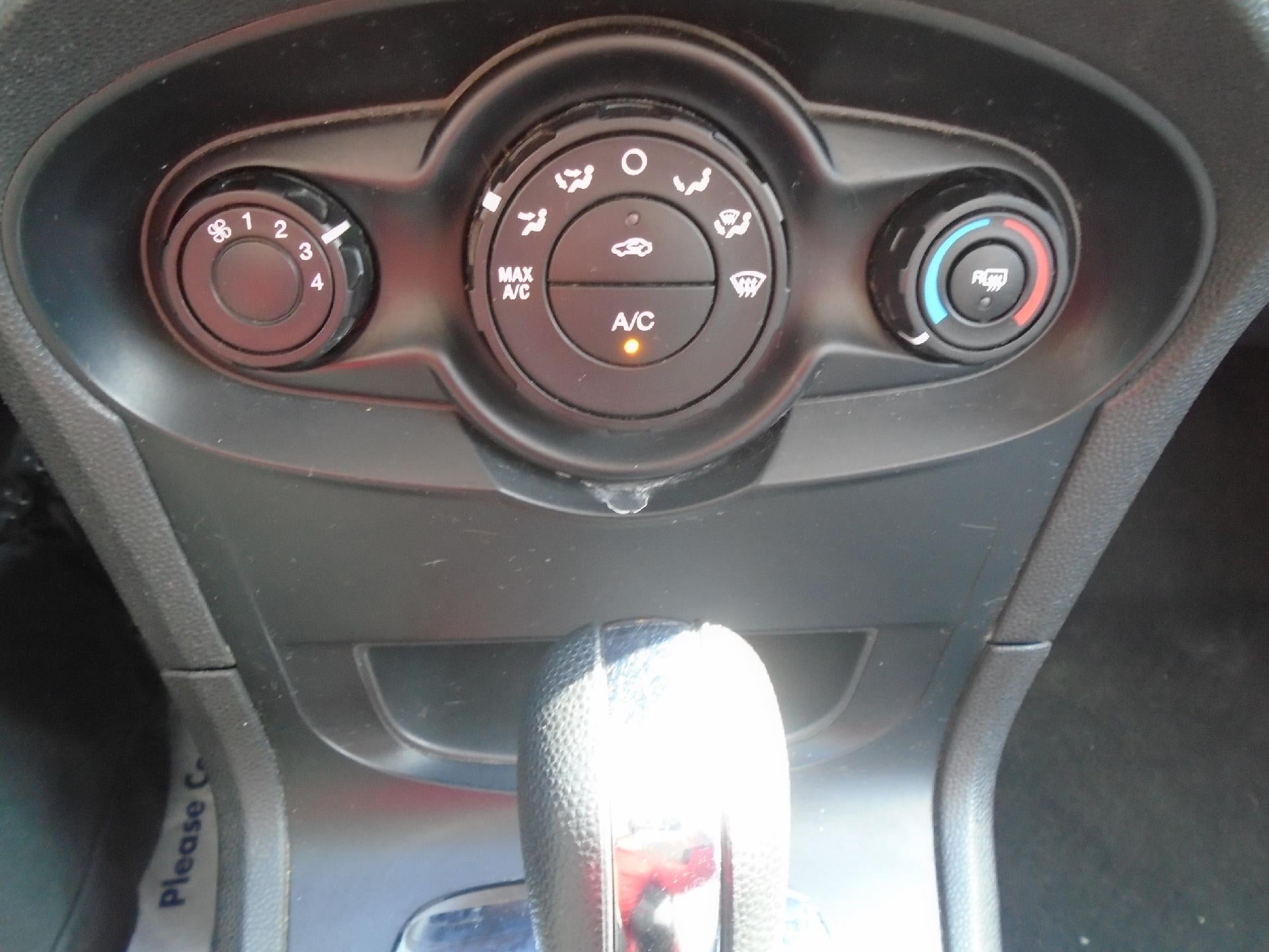 2013 Ford Fiesta 5dr HB SE